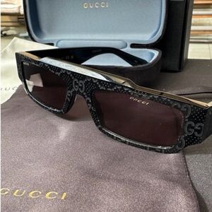 Gucci Black Logo Sunglasses New